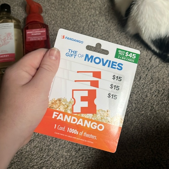NEW $15 Fandango Gift Cards - Picture 1 of 2
